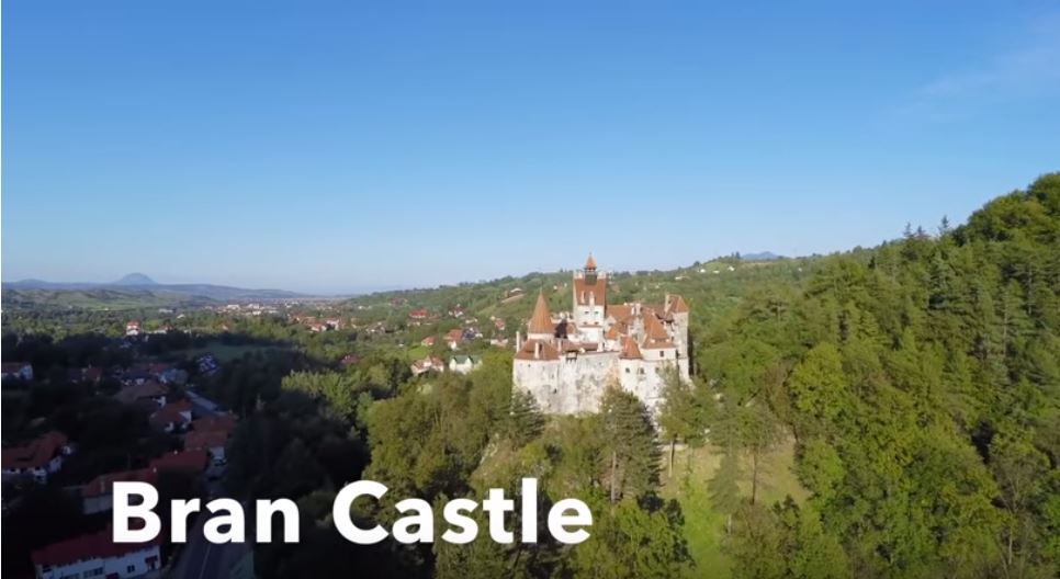 This image has an empty alt attribute; its file name is bran-castle.jpg