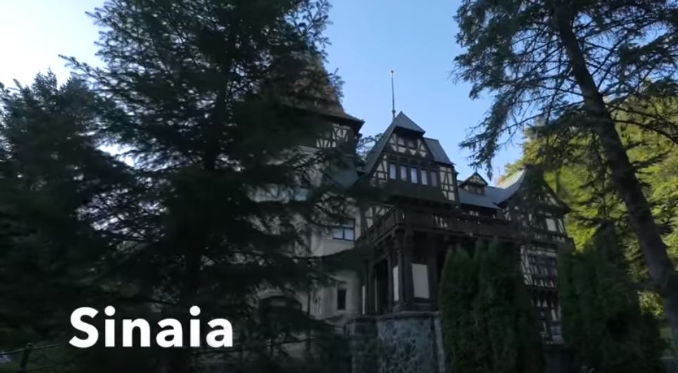 This image has an empty alt attribute; its file name is sinaia.jpg